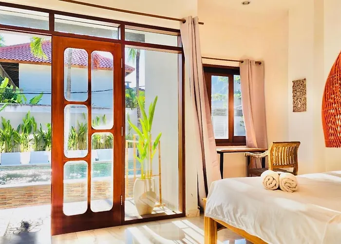 Sunny Hotel *