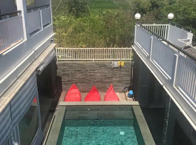Sunny Hotel *